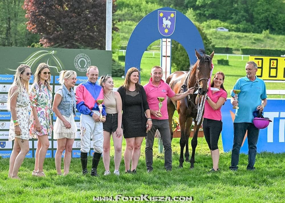 Jezdecké potřeby, potřeby pro koně a jezdectví Piruch.cz